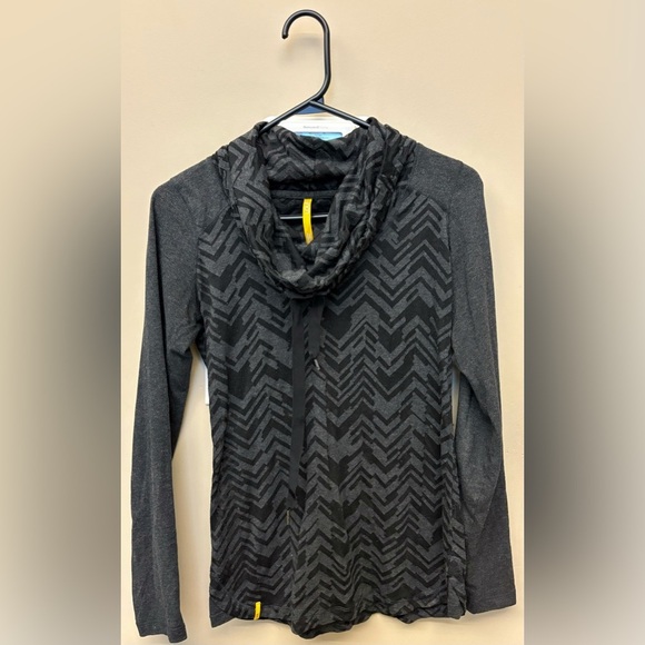 Lole long sleeve chevron print grey cowl neck athleisure top women's size Small - Picture 2 of 10